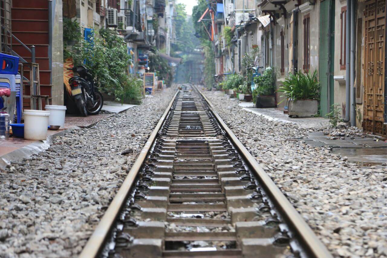 train street vietnam